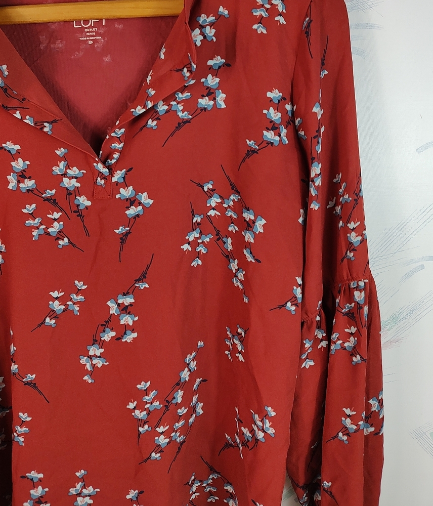 LOFT Outlet Red Floral Long Sleeve Blouse SP - Picture 2 of 9